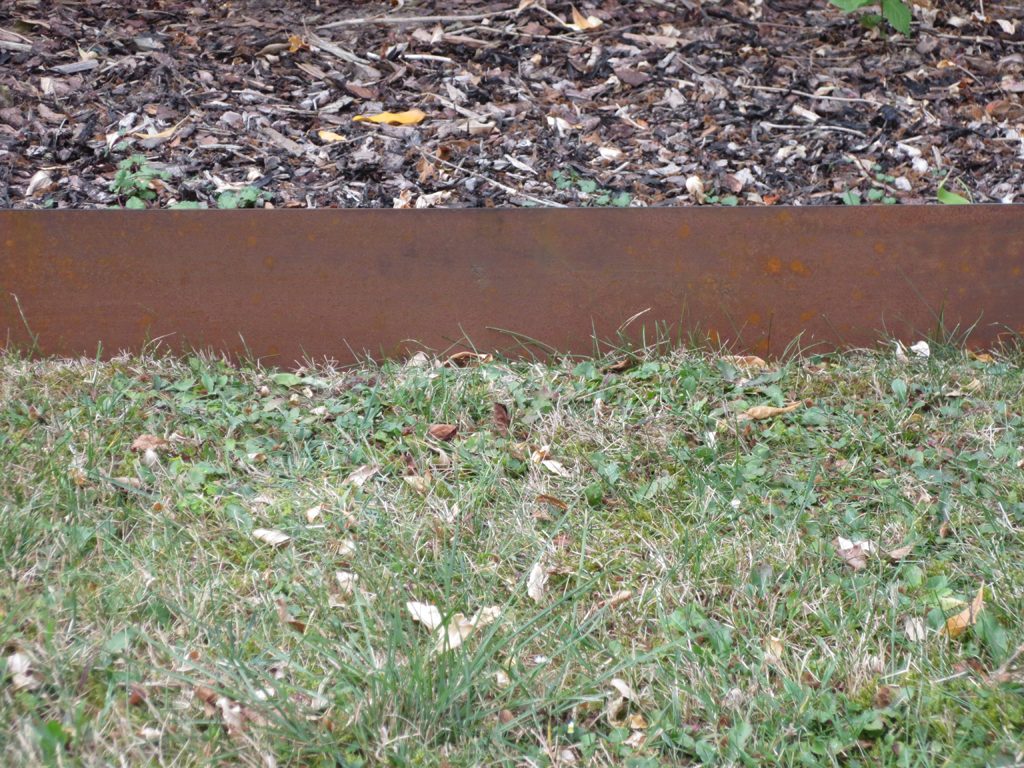 Wegbegrenzung / Rasenmähkante - Nusser Maschinen- und Metallbau