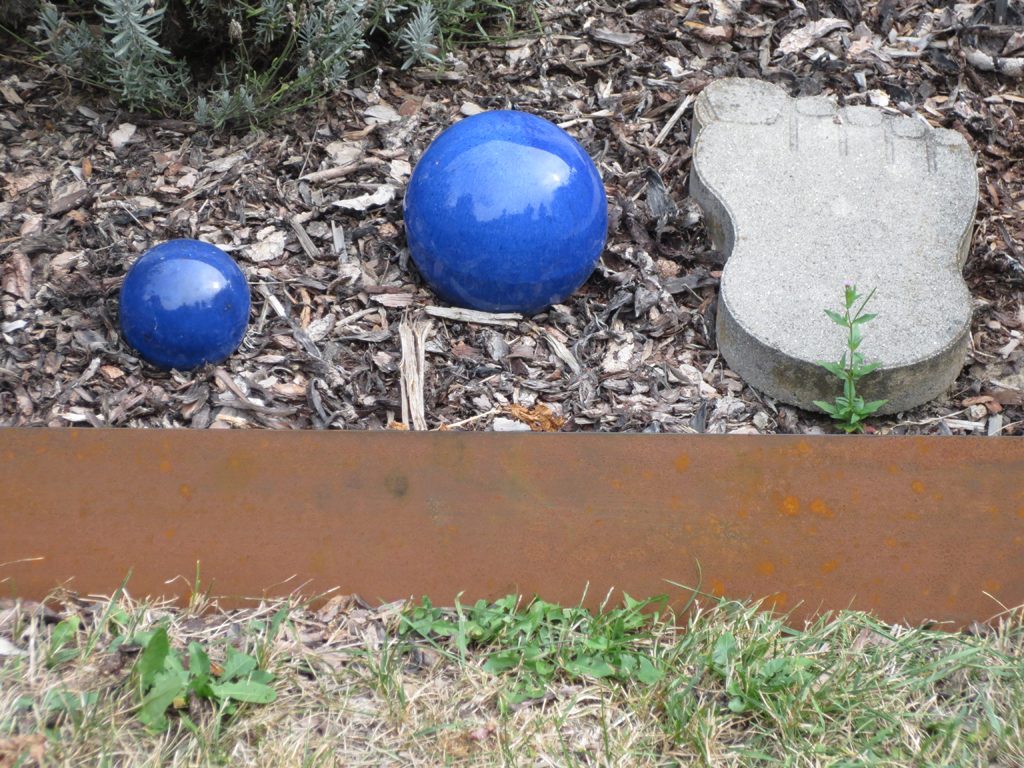 Wegbegrenzung / Rasenmähkante - Nusser Maschinen- und Metallbau